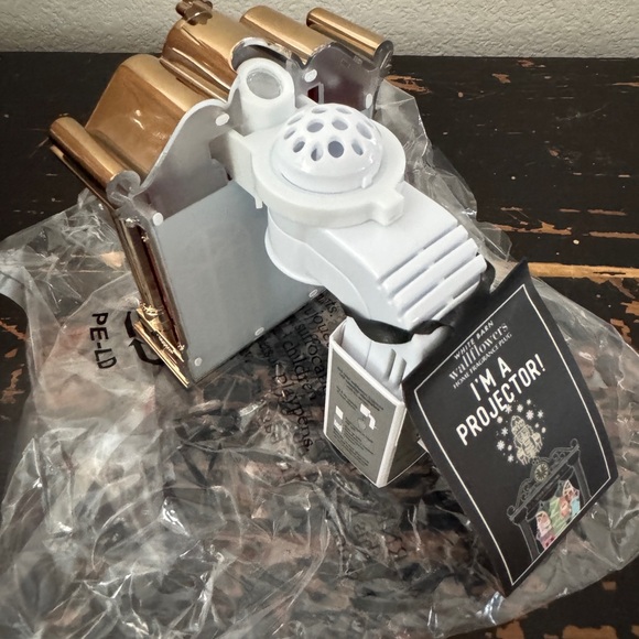 NWT Bath & Body Works Nutcracker Wallflower Projector Wallflower Plug - Picture 5 of 8